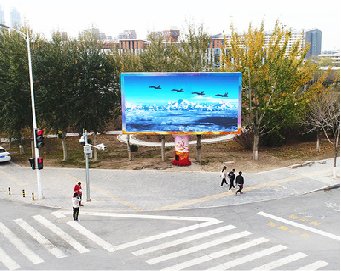 新龙户外大屏广告投放要点。