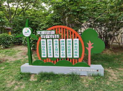 新龙标识标牌对现代社会的重要性。